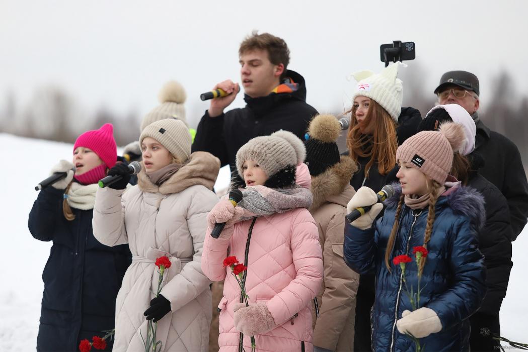 Память жертв трагедии в деревне Красуха почтили в Порховском районе