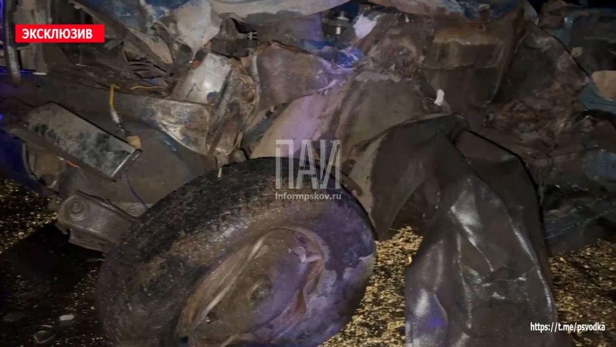 Водителя госпитализировали после крупного ДТП в Невельском районе