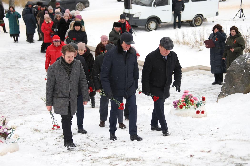Память жертв трагедии в деревне Красуха почтили в Порховском районе