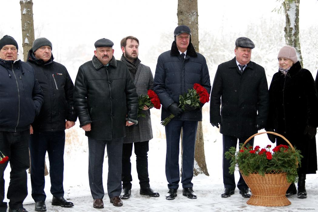 Память жертв трагедии в деревне Красуха почтили в Порховском районе