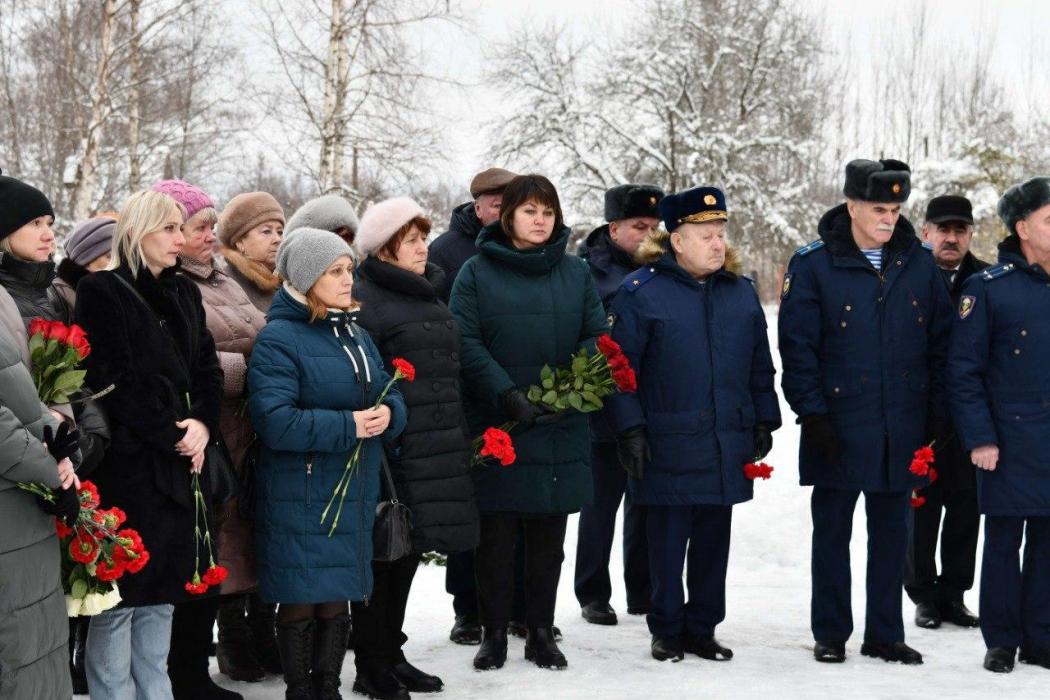 Мемориальную доску в честь героя СВО Николая Юганца открыли в Псковском районе