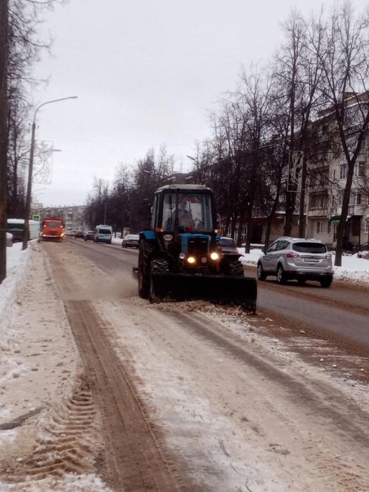 Более 800 кубометров снега вывезли в Великих Луках за сутки
