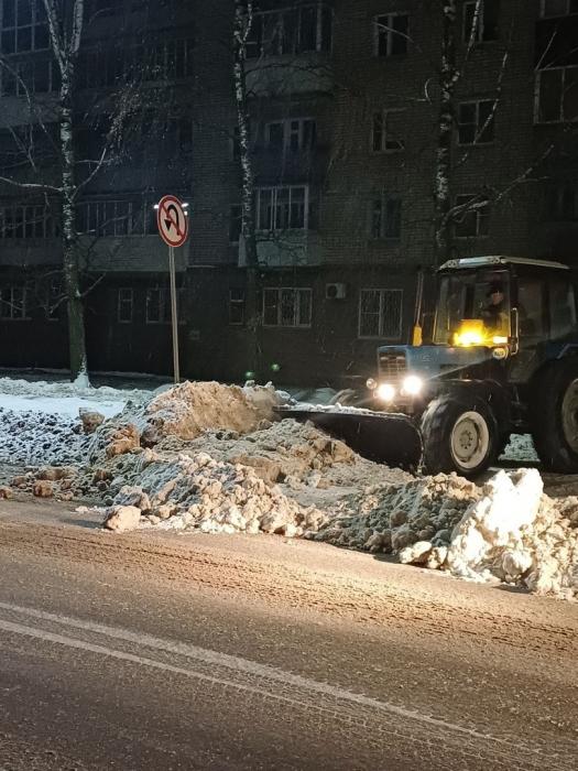 Более 800 кубометров снега вывезли в Великих Луках за сутки