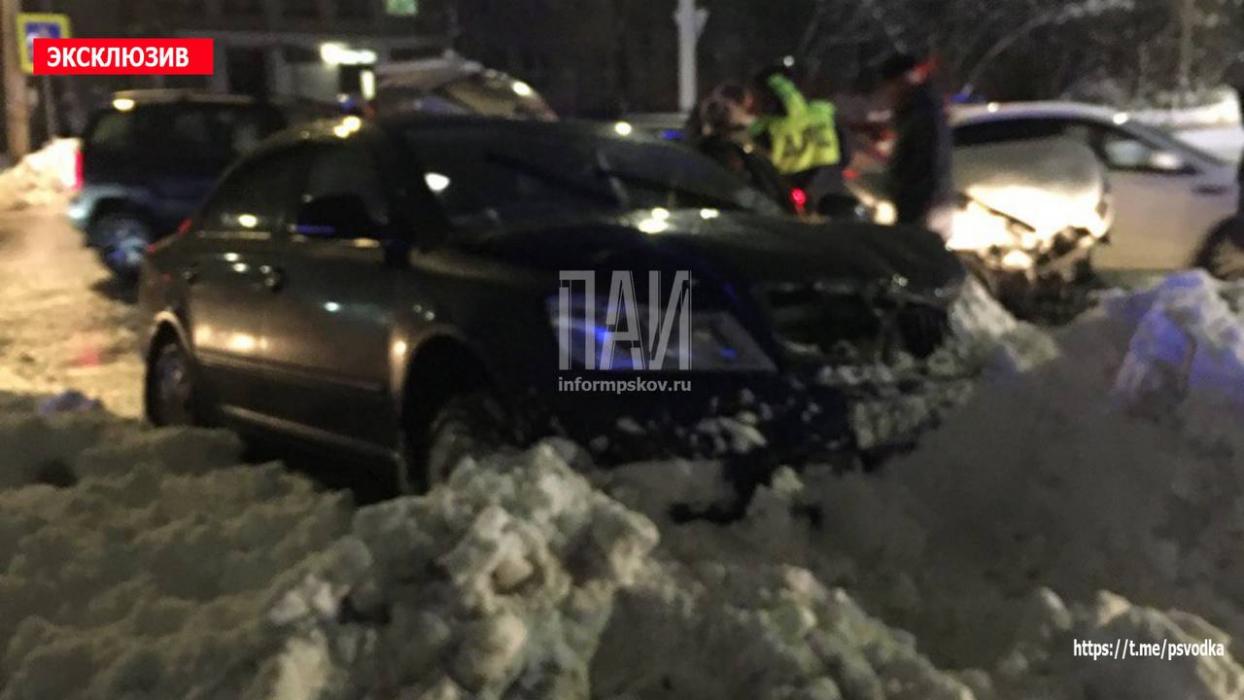 Два человека пострадали в ДТП на улице Труда в Пскове