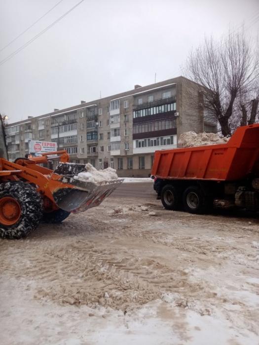 Более 800 кубометров снега вывезли в Великих Луках за сутки