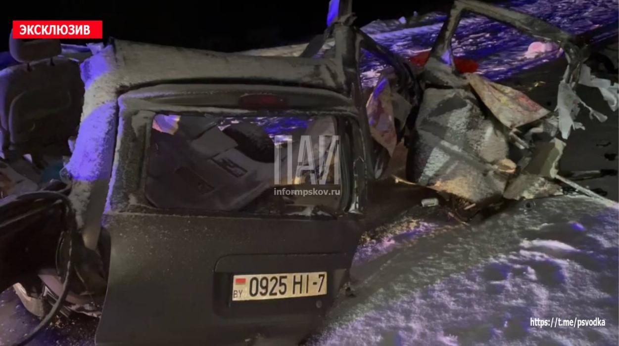 Два человека погибли в страшном ДТП в Пушкиногорском районе