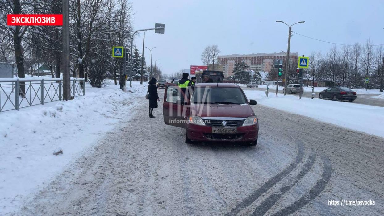 Пенсионерку сбили на пешеходном переходе в Пскове