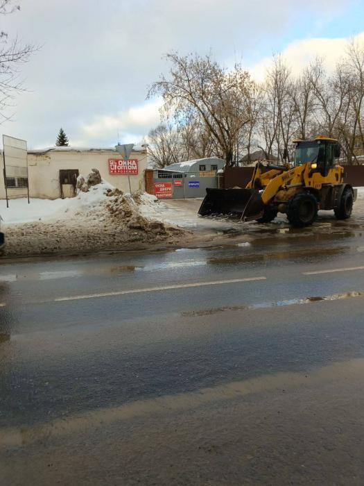 Порядка 900 кубометров снега вывезли в Великих Луках на выходных