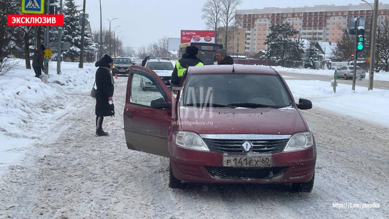 Пенсионерку сбили на пешеходном переходе в Пскове