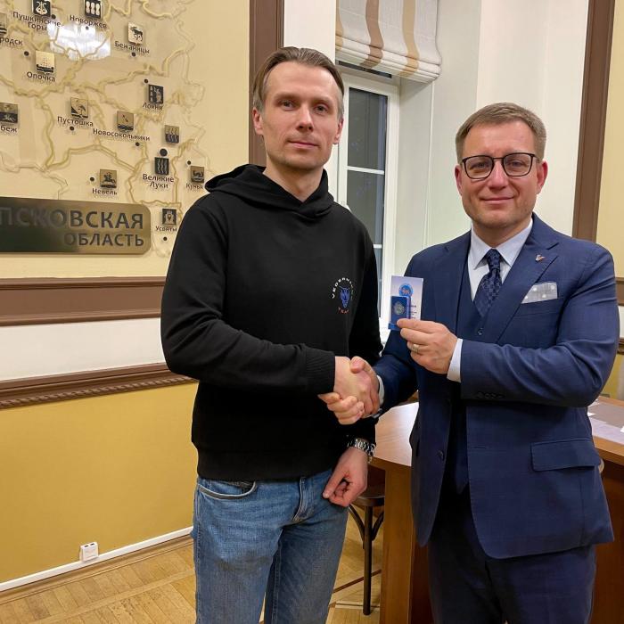 Игорь Сопов наградил псковичей за содействие в организации выборов