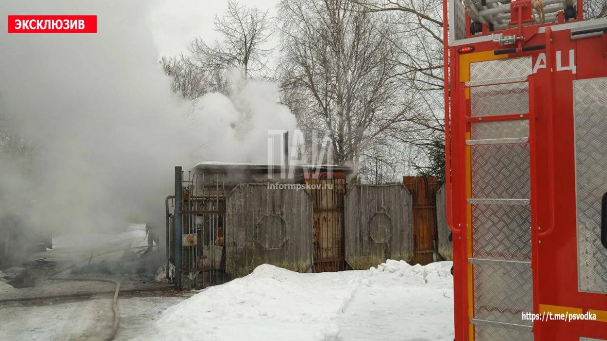 Мужчина пострадал при пожаре в Дно