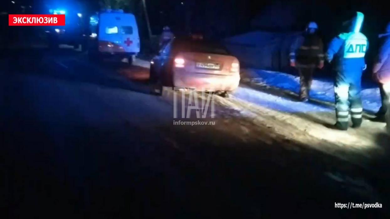В Кунье автомобиль столкнулся с трактором, гружённым брёвнами