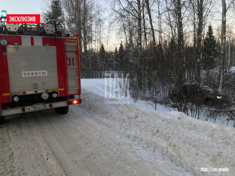 Автомобиль вылетел в кювет в Усвятском районе