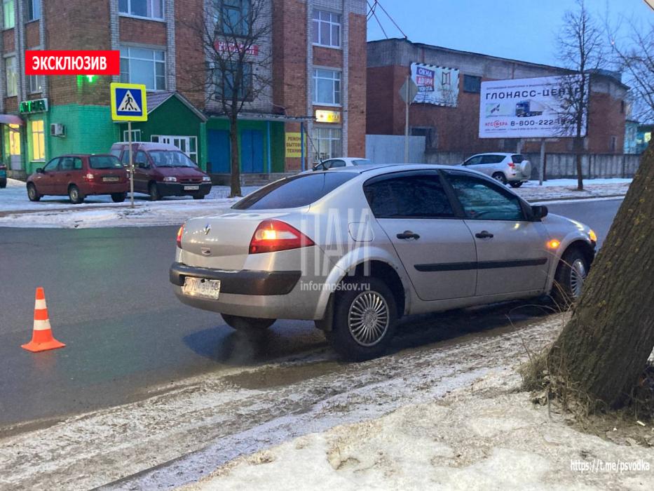 Женщину сбили на пешеходном переходе в Великих Луках