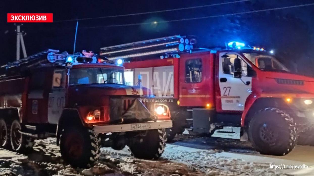 Одноэтажный дом загорелся в Пушкиногорском районе