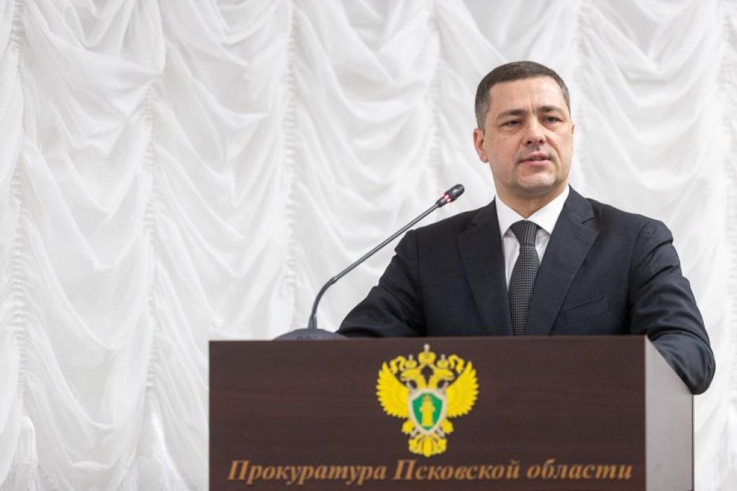 В Пскове наградили сотрудников прокуратуры