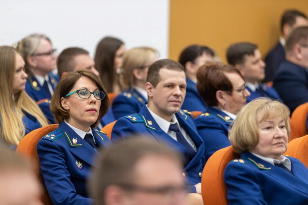 В Пскове наградили сотрудников прокуратуры