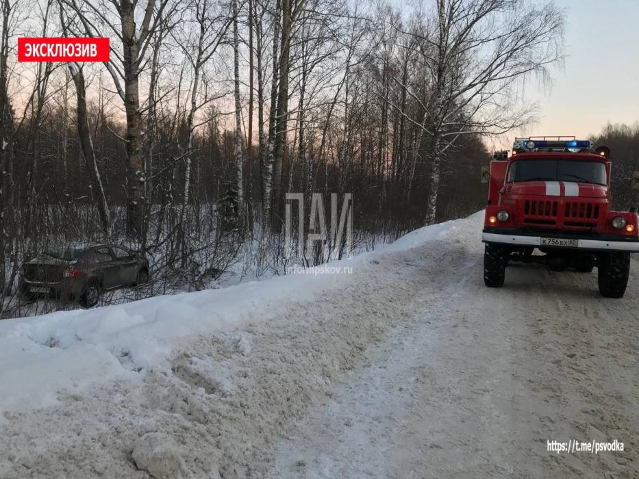 Автомобиль вылетел в кювет в Усвятском районе