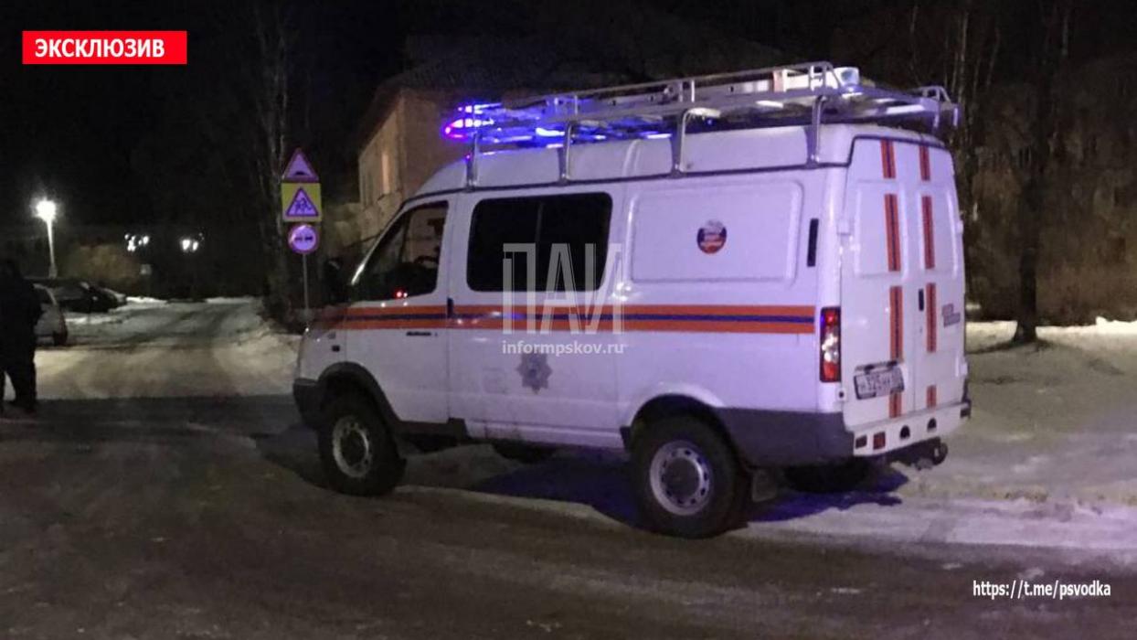 16-летнюю девушку госпитализировали после ДТП с участием такси и «Газели» в Псковском районе