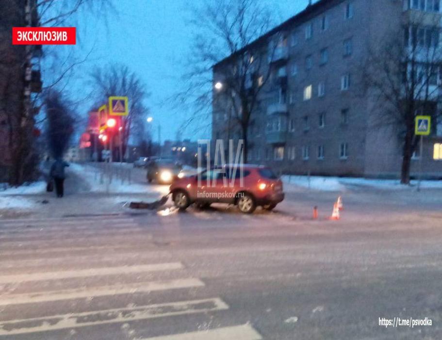 Карета скорой помощи с роженицей попала в ДТП в Великих Луках