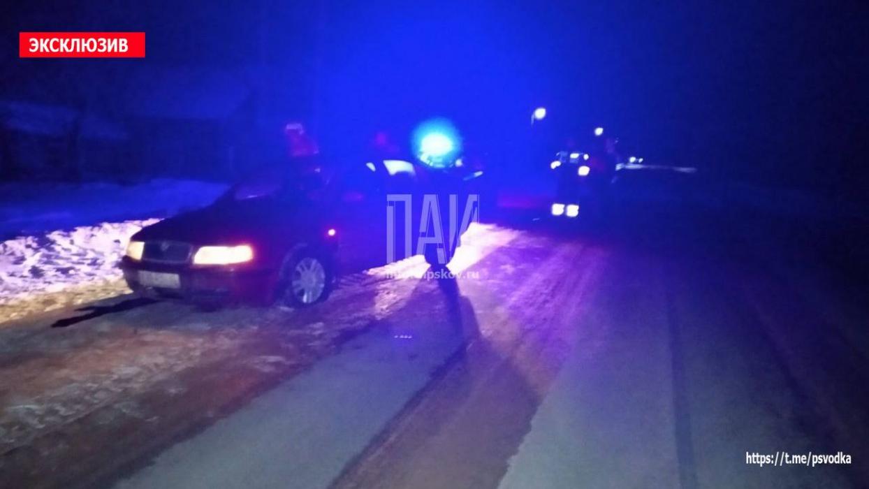 В Кунье автомобиль столкнулся с трактором, гружённым брёвнами