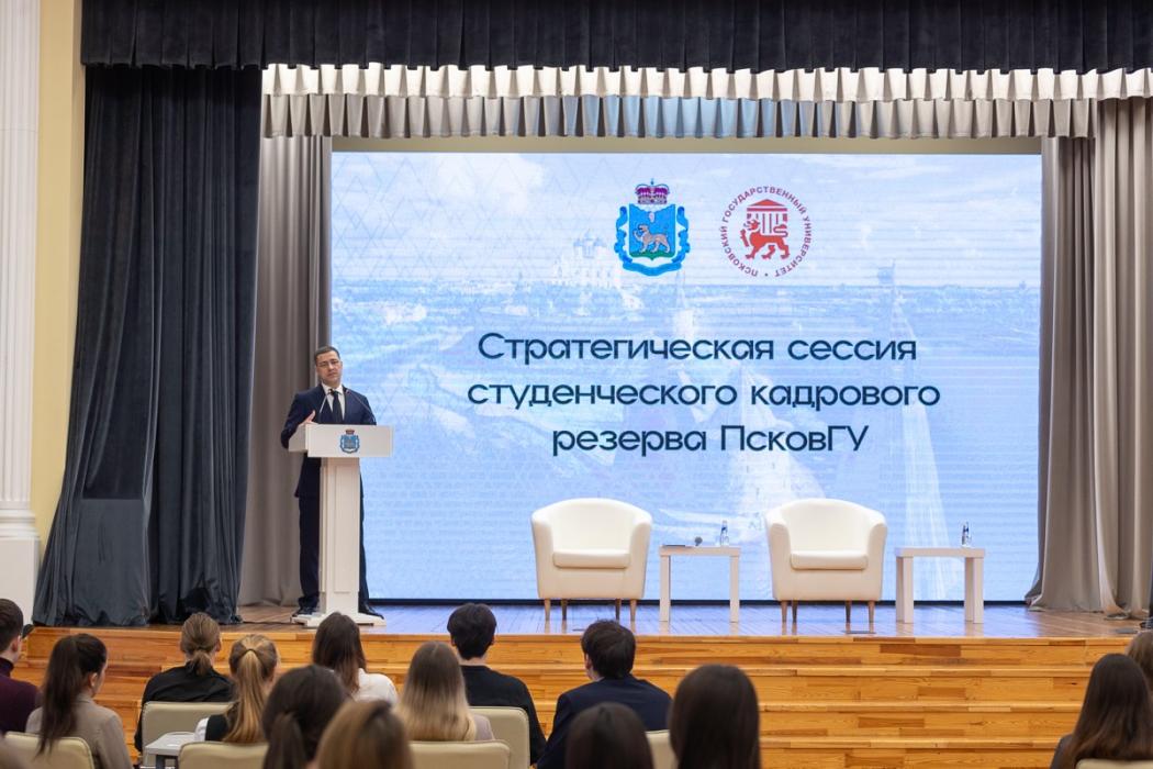 Михаил Ведерников – студентам ПсковГУ: Каждый кризис – это возможность для активной и инициативной молодёжи
