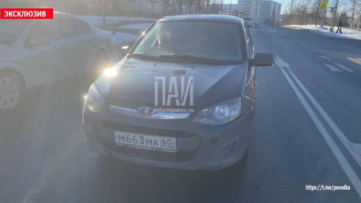 Пенсионерка госпитализирована в результате наезда автомобиля в Пскове