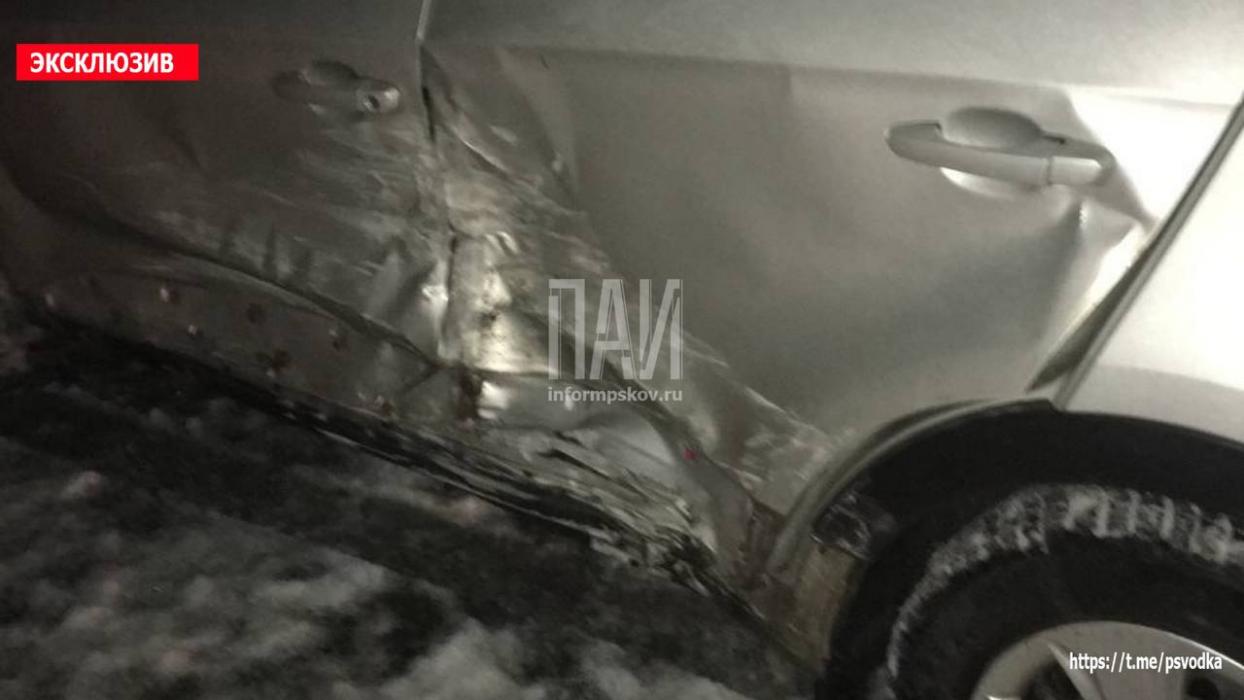 Автомобиль вылетел в кювет в результате ДТП в Псковском районе