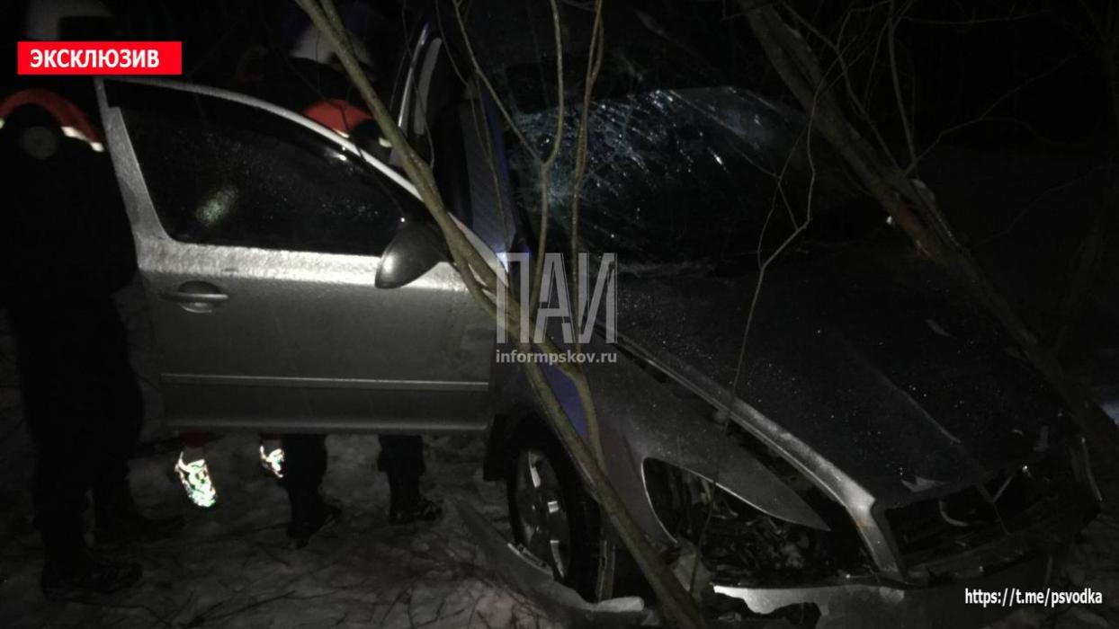 Водитель устроил ДТП в Псковском районе и скрылся с места происшествия