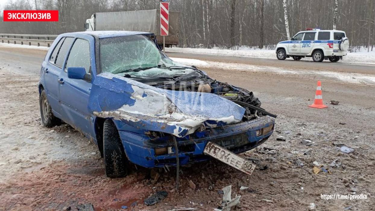 Водителя госпитализировали после ДТП с участием фуры в Невельском районе