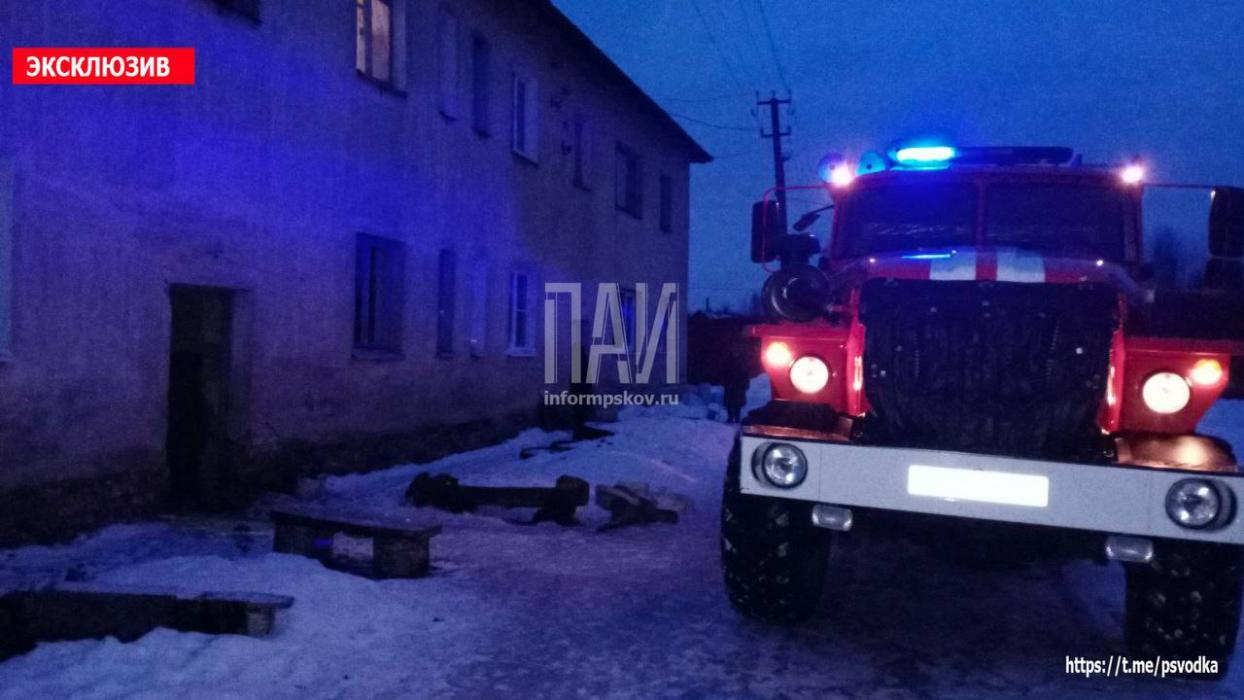 Мужчина едва не сгорел в квартире в Стругокрасненском районе