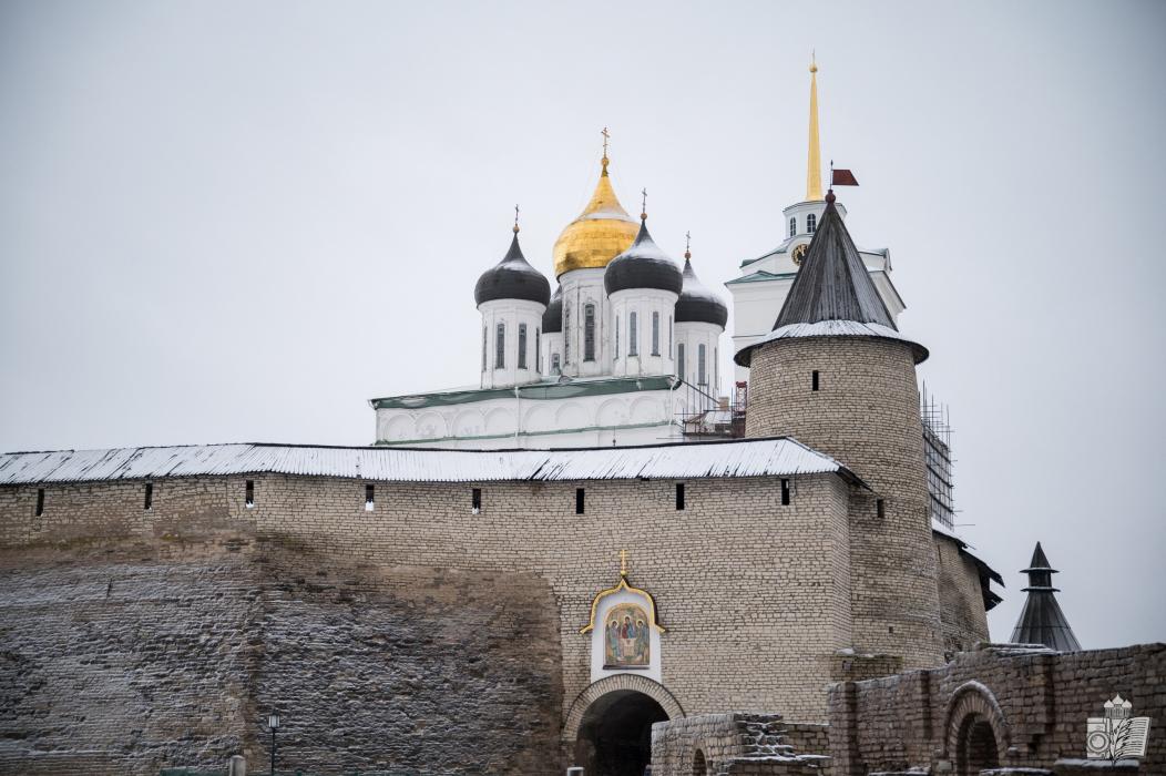 Митрополит Арсений возглавил богослужение в день празднования Собора новомучеников в Пскове
