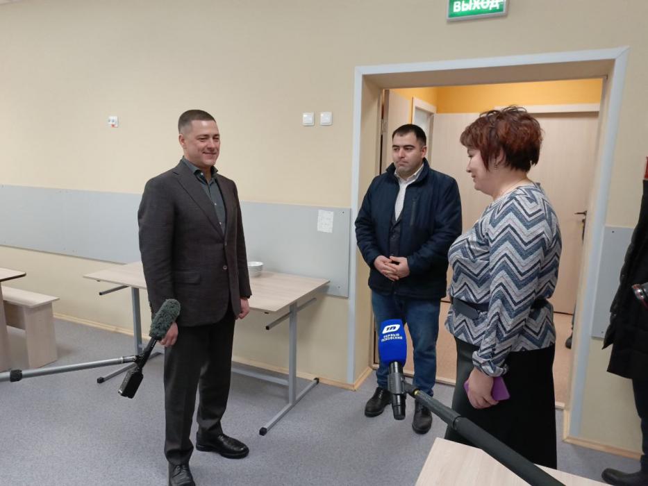 Михаил Ведерников посетил Печорскую лингвистическую гимназию