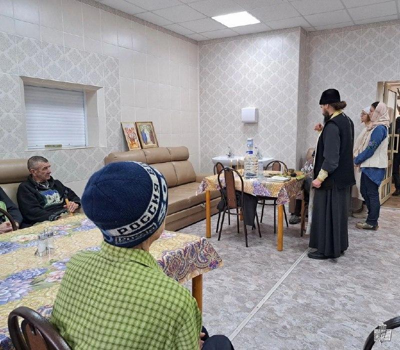Настоятель Старовознесенского храма посетил дом-интернат для престарелых и инвалидов в Стругокрасненском районе
