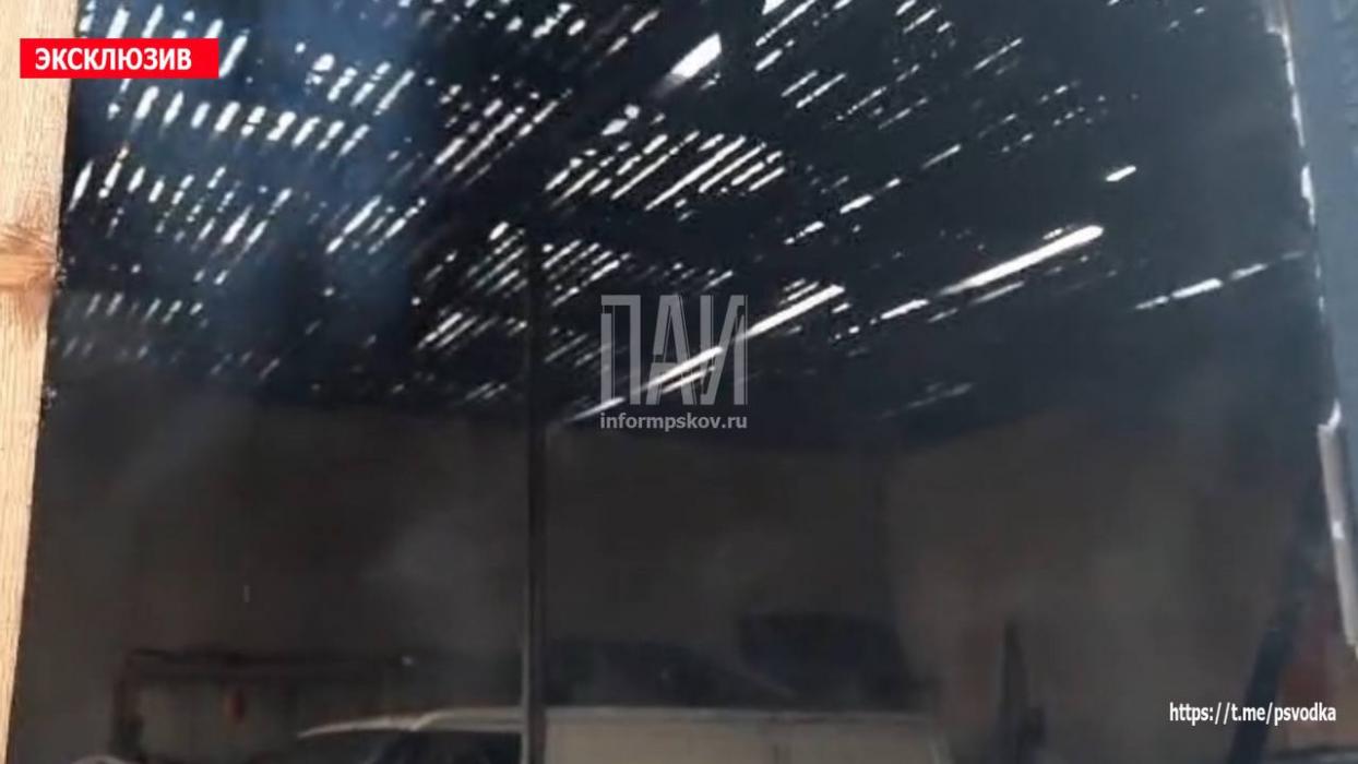 Автомобиль и гараж сгорели в Порхове