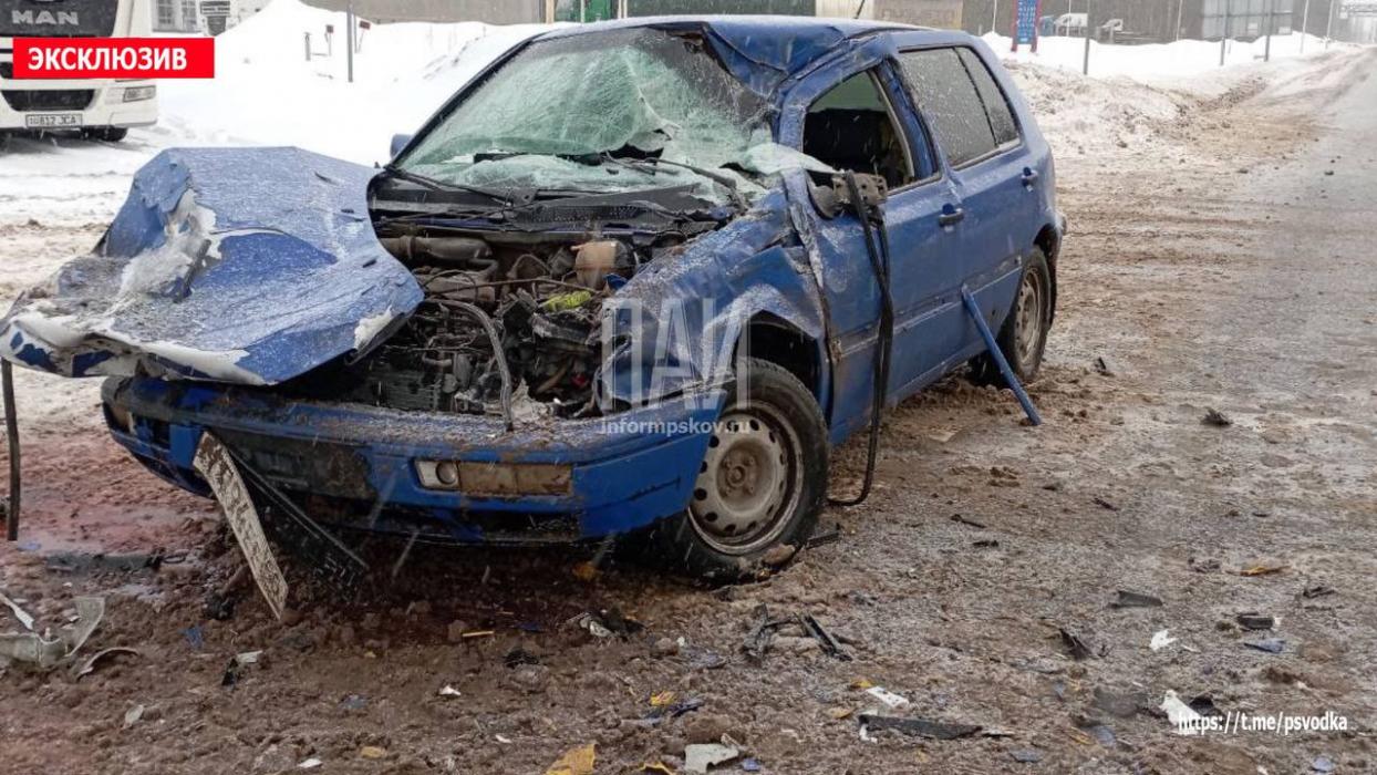 Водителя госпитализировали после ДТП с участием фуры в Невельском районе