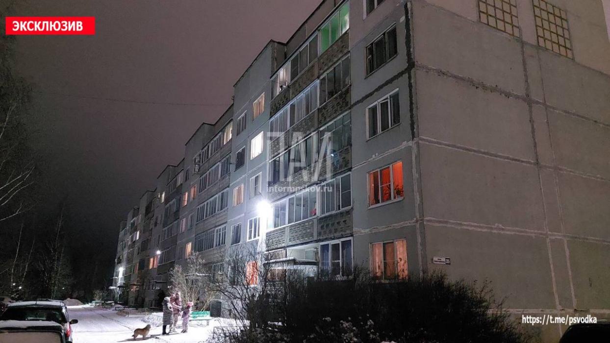 Фото с места пожара в Великих Луках