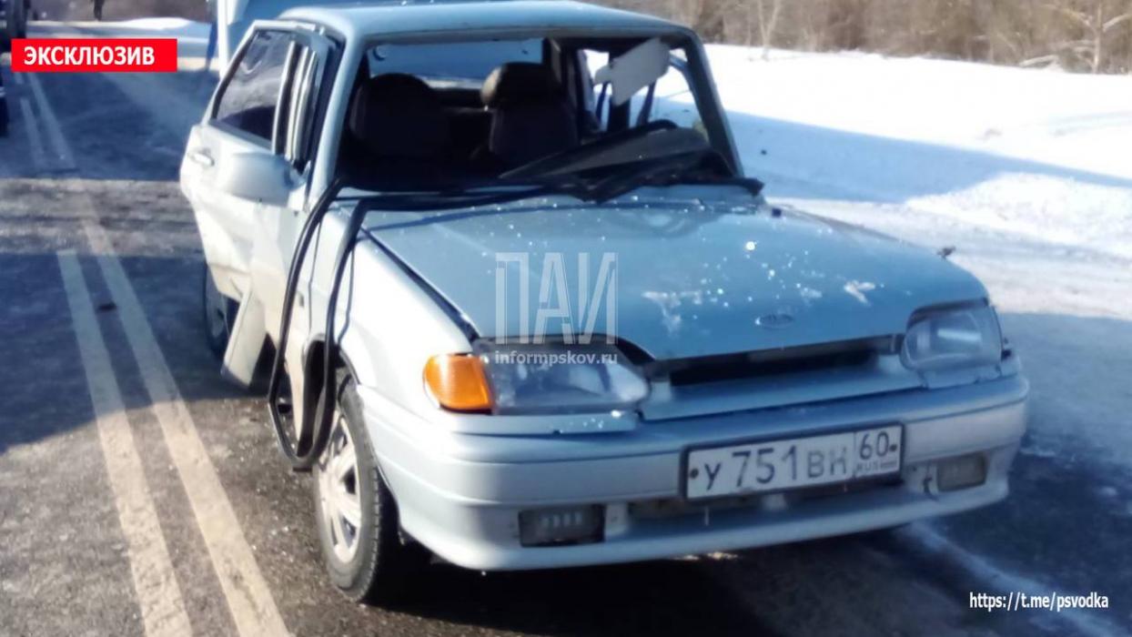 Четыре человека пострадали в тройном ДТП в Островском районе