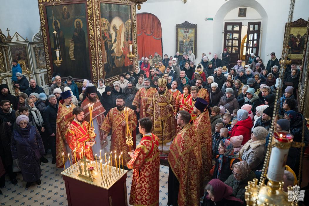 Митрополит Арсений возглавил богослужение в день празднования Собора новомучеников в Пскове