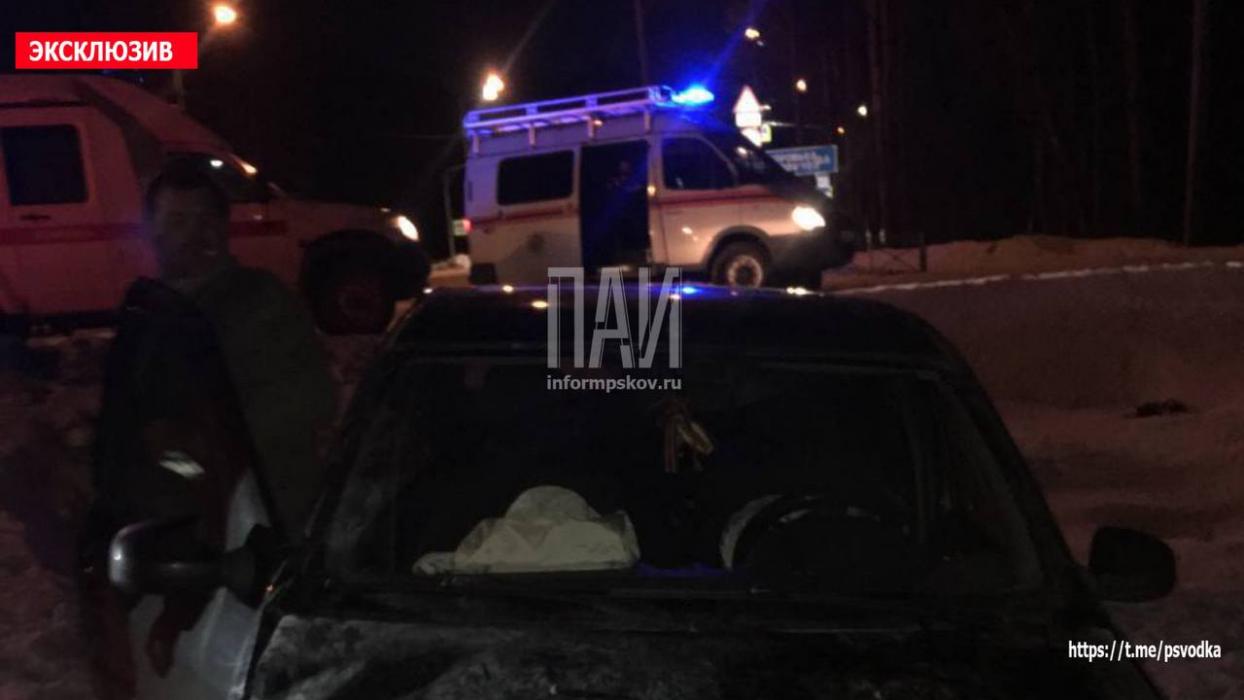 Автомобиль вылетел в кювет в результате ДТП в Псковском районе