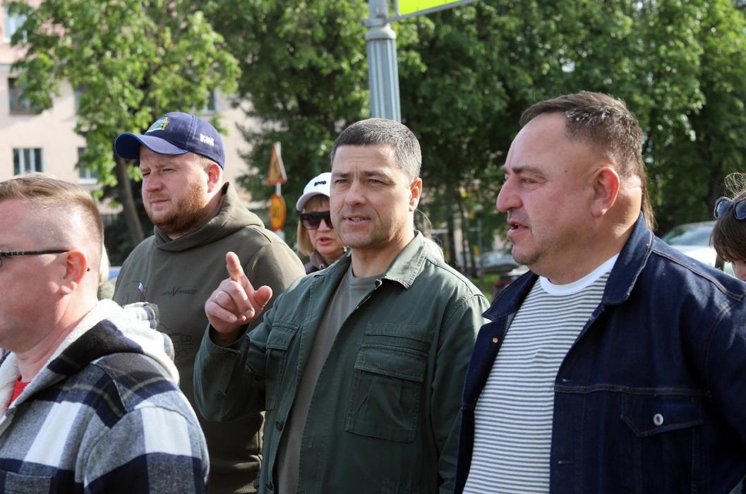 Александр Котов поздравил Михаила Ведерникова с днём рождения