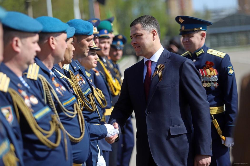 Александр Котов поздравил Михаила Ведерникова с днём рождения