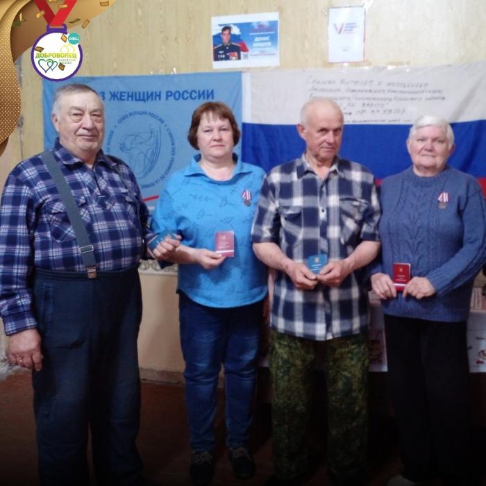  Волонтёры из Локни получили государственные награды