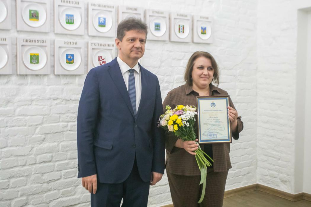 Сотрудников газовой отрасли наградили в правительстве Псковской области