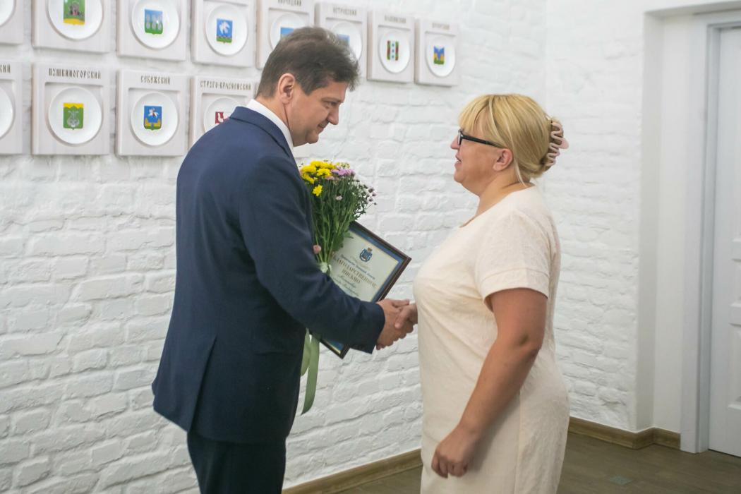 Сотрудников газовой отрасли наградили в правительстве Псковской области