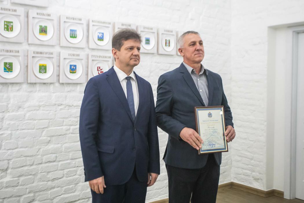 Сотрудников газовой отрасли наградили в правительстве Псковской области