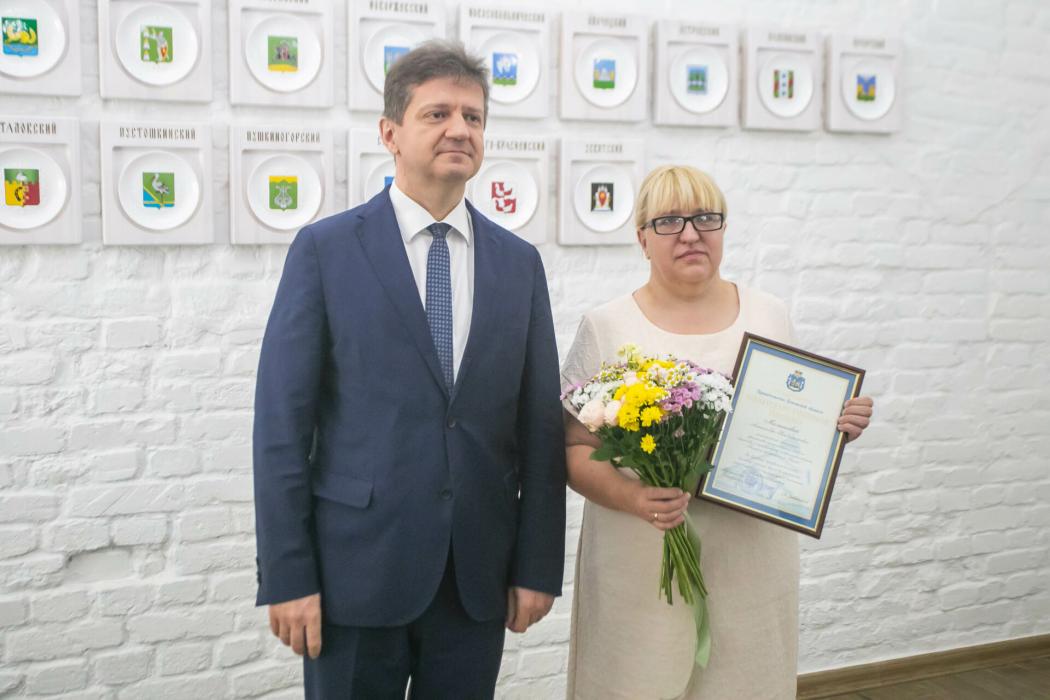 Сотрудников газовой отрасли наградили в правительстве Псковской области
