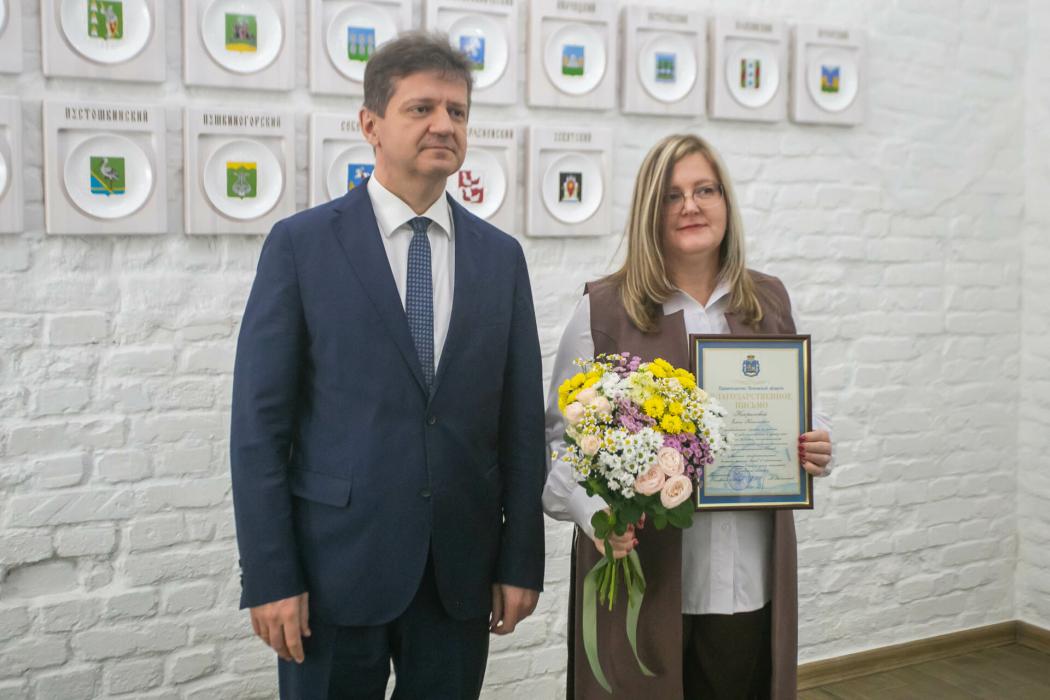 Сотрудников газовой отрасли наградили в правительстве Псковской области