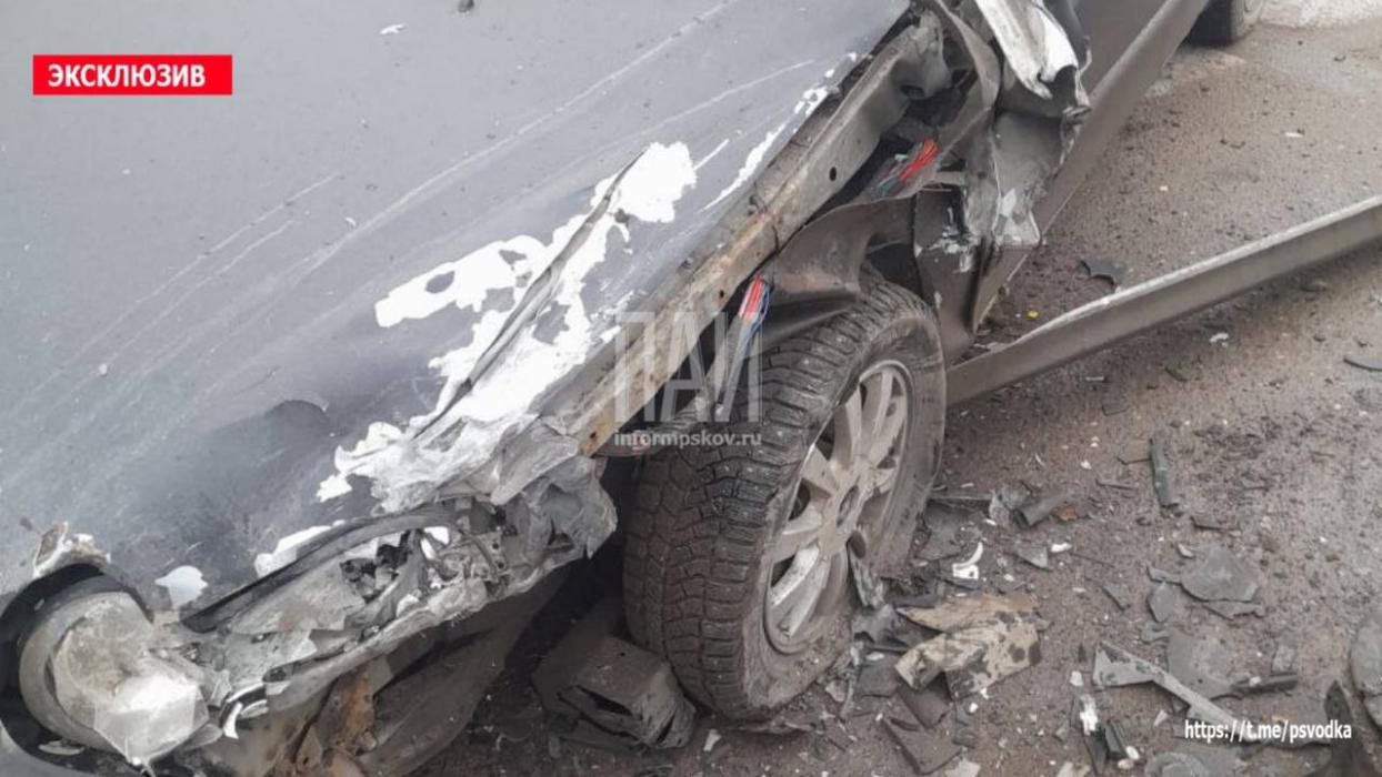 Два автомобиля столкнулись в Порхове