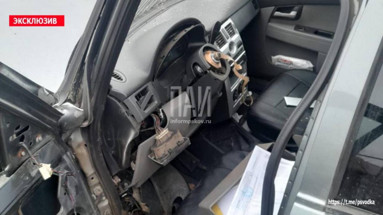 Два автомобиля столкнулись в Порхове